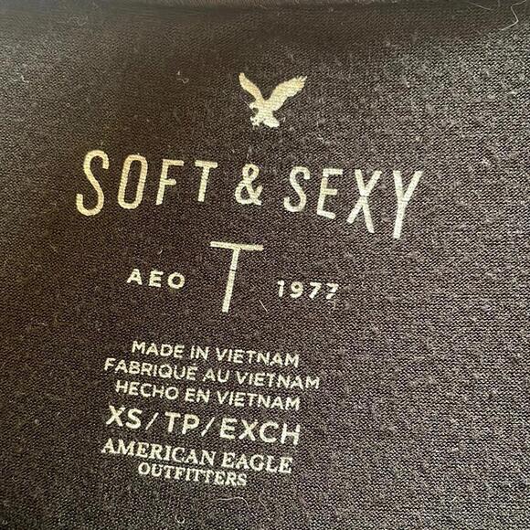 Bundle of basic tees - Picture 3 of 6